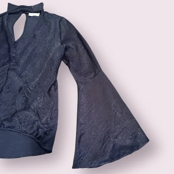 Elegant Women's Sage The Label Navy Blue Deep V Bell Sleeve Blouse Size Medium - Picture 4 of 14